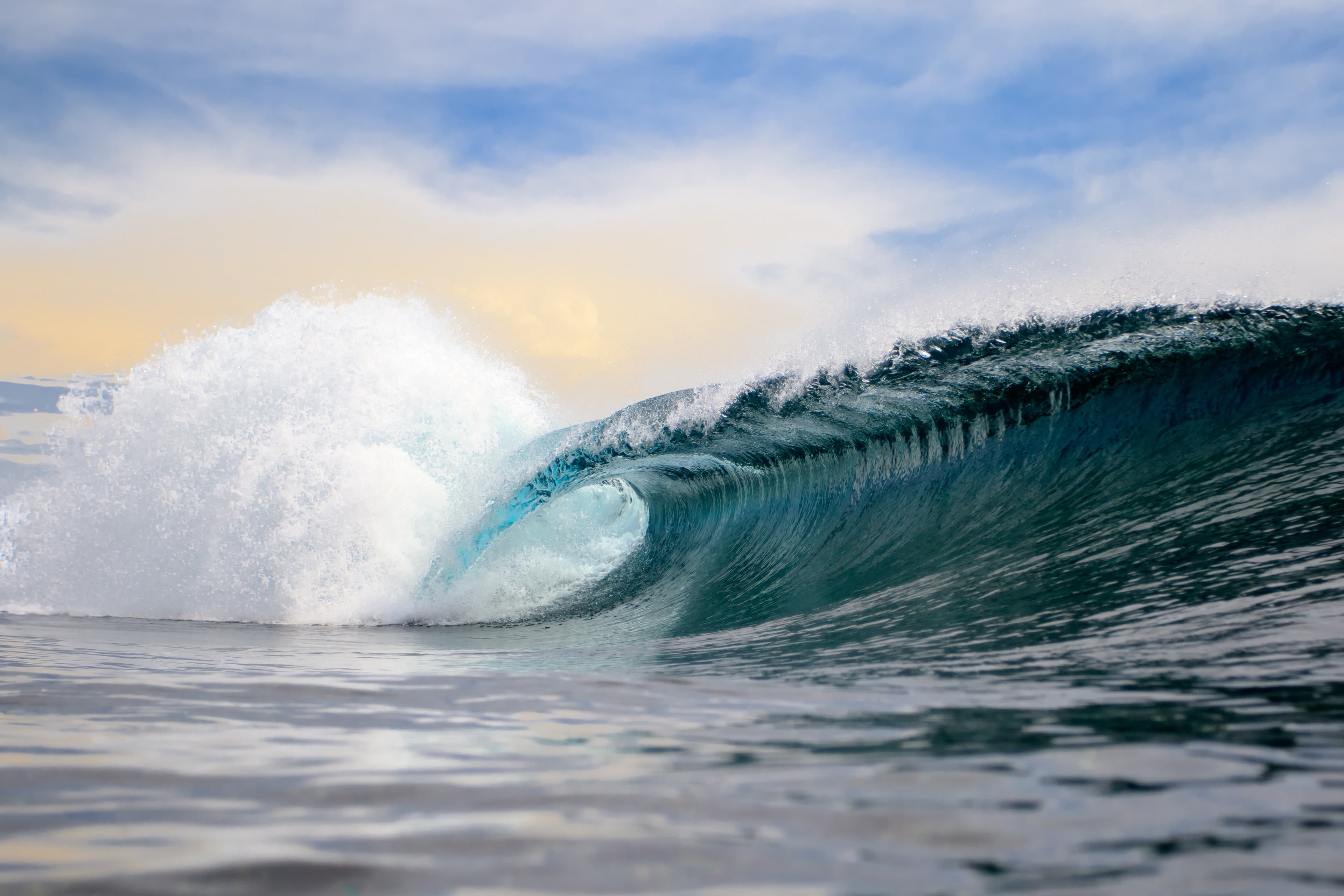 Picture of a breaking wave.